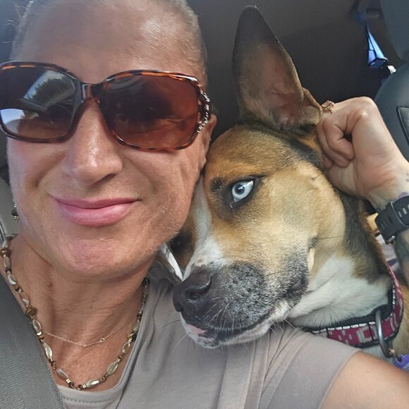 Meet your Posher, Melissa - Picture 1 of 1